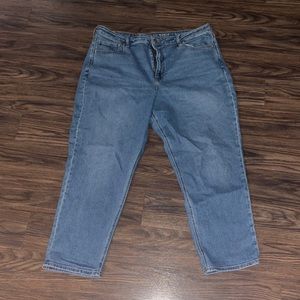 AMERICAN EAGLE MOM JEANS